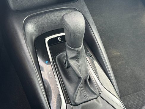 Used 2025 Toyota Corolla LE FWD image 17