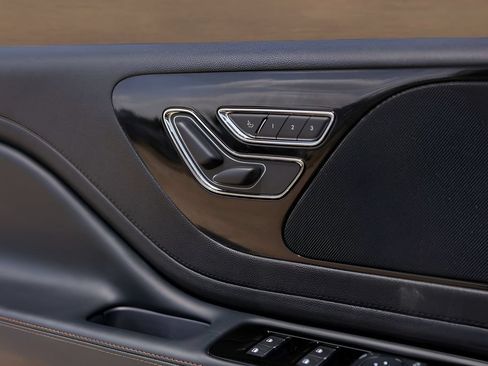 Used 2025 Lincoln Aviator 2WD image 20