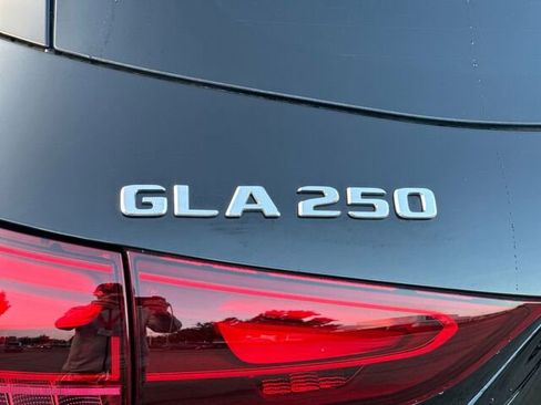 Used 2025 Mercedes-Benz GLA 250 GLA 250 4D Sport Utility 4MATI image 35