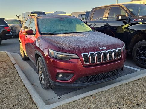 Used 2019 Jeep Cherokee Latitude Plus w/ Comfort/Convenience Group image 4
