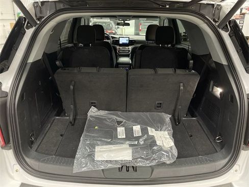 Used 2023 Ford Explorer XLT image 23