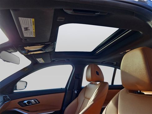 Used 2022 BMW 330i xDrive Sedan w/ Driving Assistance Package image 15