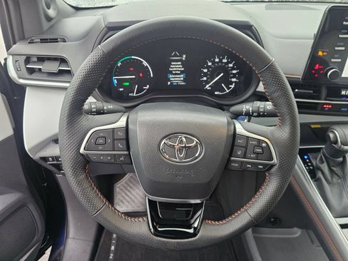 Used 2022 Toyota Sienna XSE FWD image 29