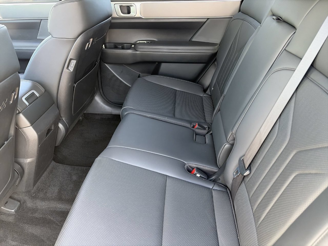 Certified 2025 Hyundai Santa Fe SEL FWD image 16