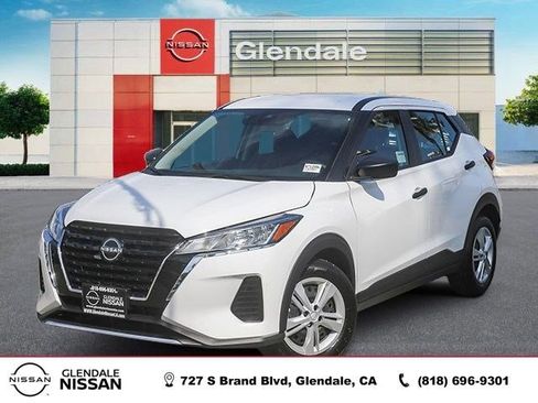 Certified 2025 Nissan Kicks Play S FWD image 1