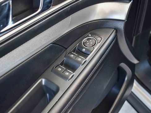 Used 2017 Ford Explorer XLT FWD image 19