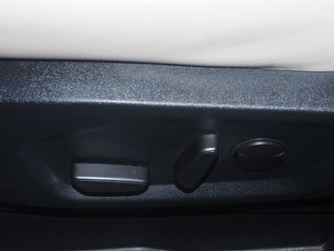 Used 2022 Ford Edge Titanium image 12