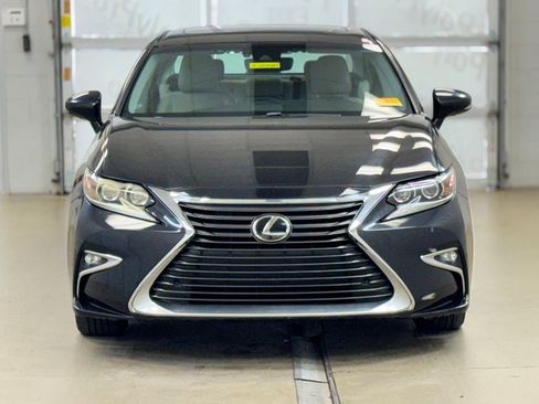 Used 2016 Lexus ES 350 w/ Luxury Package w/Wood Trim FWD image 2