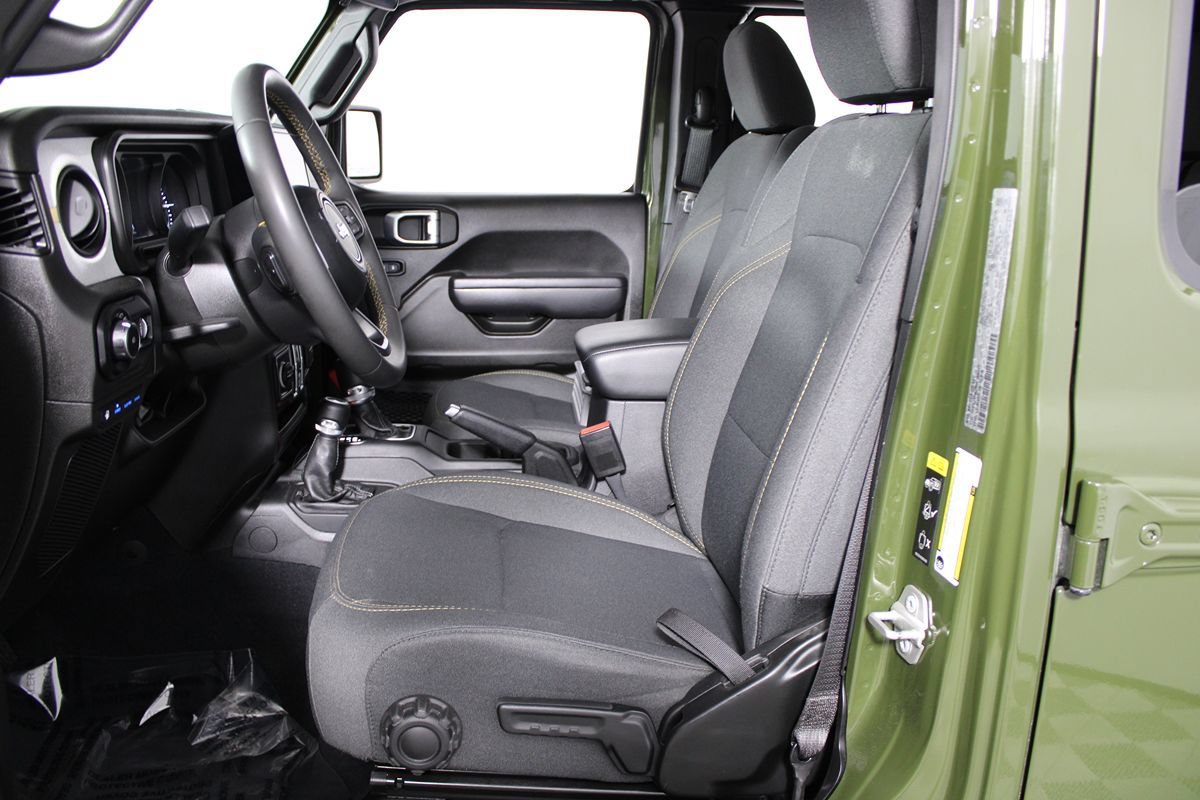 Used 2024 Jeep Wrangler Unlimited AWD/4WD image 7