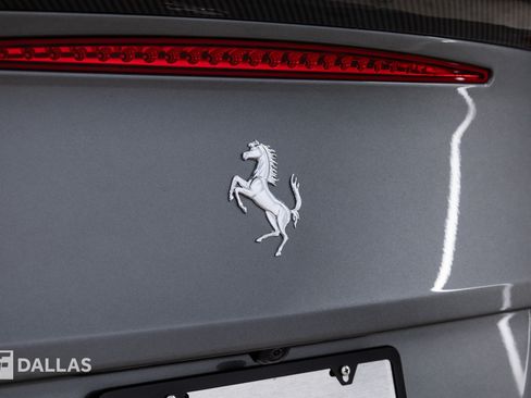 Used 2017 Ferrari California T RWD image 13