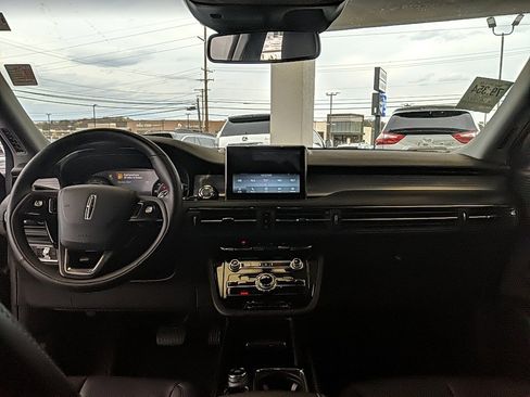 Used 2022 Lincoln Corsair AWD w/ Equipment Group 101A image 12