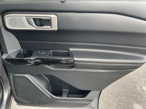 Used 2021 Ford Explorer Platinum w/ Premium Technology Package RWD image 23