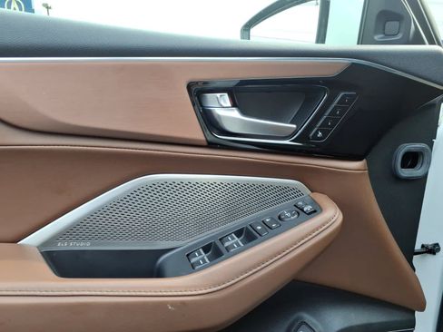 Used 2024 Acura MDX SH-AWD w/ Technology Package image 23