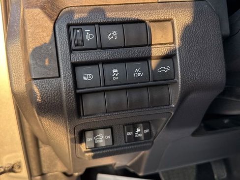 Used 2024 Toyota Tacoma Limited w/ Limited Package (LT) AWD/4WD image 33