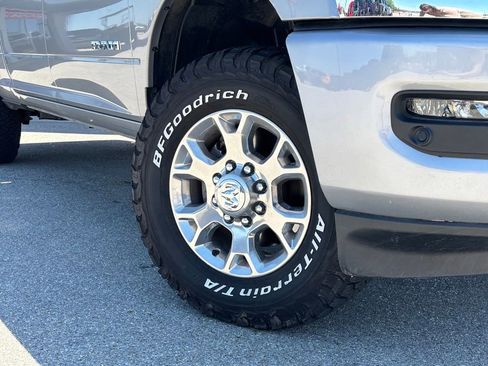 Used 2024 RAM 2500 Laramie AWD/4WD image 2