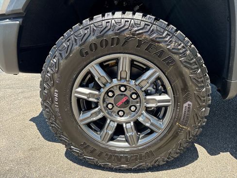 New 2026 GMC Sierra 1500 4x4 Crew Cab AT4X w/ LPO, Black Badging Package image 9