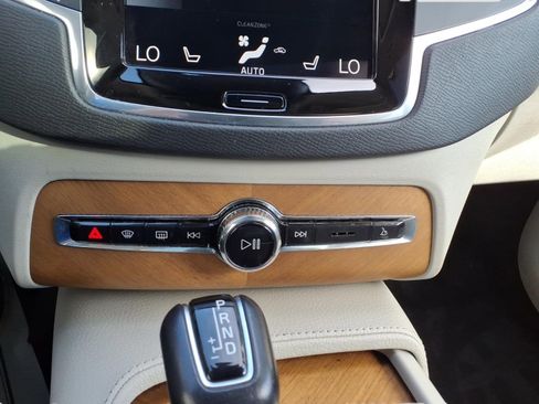 Used 2022 Volvo XC90 T6 Momentum w/ Climate Package AWD/4WD image 20