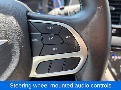 Used 2018 Chrysler Pacifica Touring-L FWD image 14