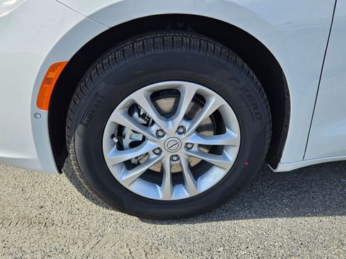 New 2026 Chrysler Pacifica Select image 9