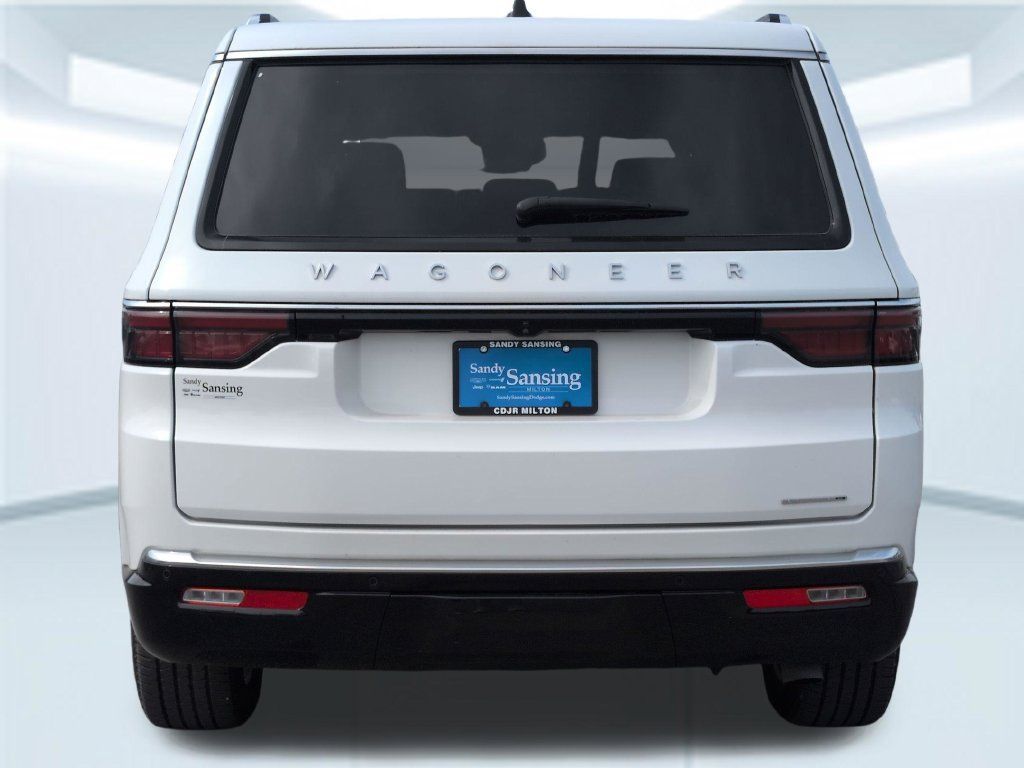 Used 2024 Jeep Wagoneer Series III AWD/4WD image 5