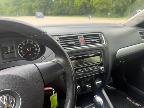 Used 2013 Volkswagen Jetta SE FWD image 16