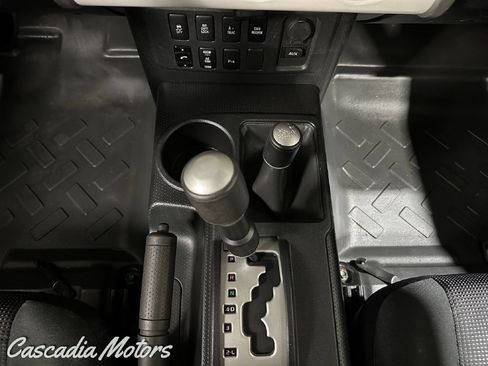 Used 2010 Toyota FJ Cruiser 4WD image 39