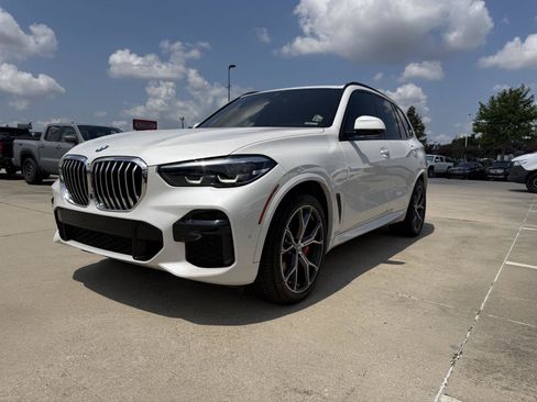 Used 2022 BMW X5 xDrive40i w/ M Sport Package AWD/4WD image 3