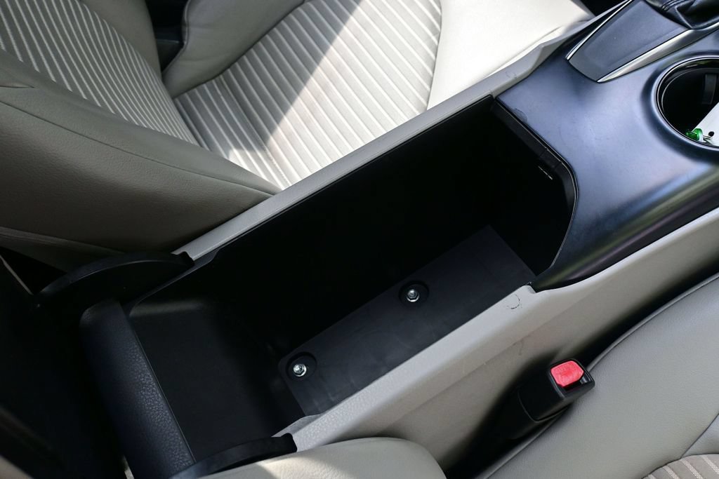 Used 2018 Toyota Camry SE w/ Moonroof Package FWD image 30