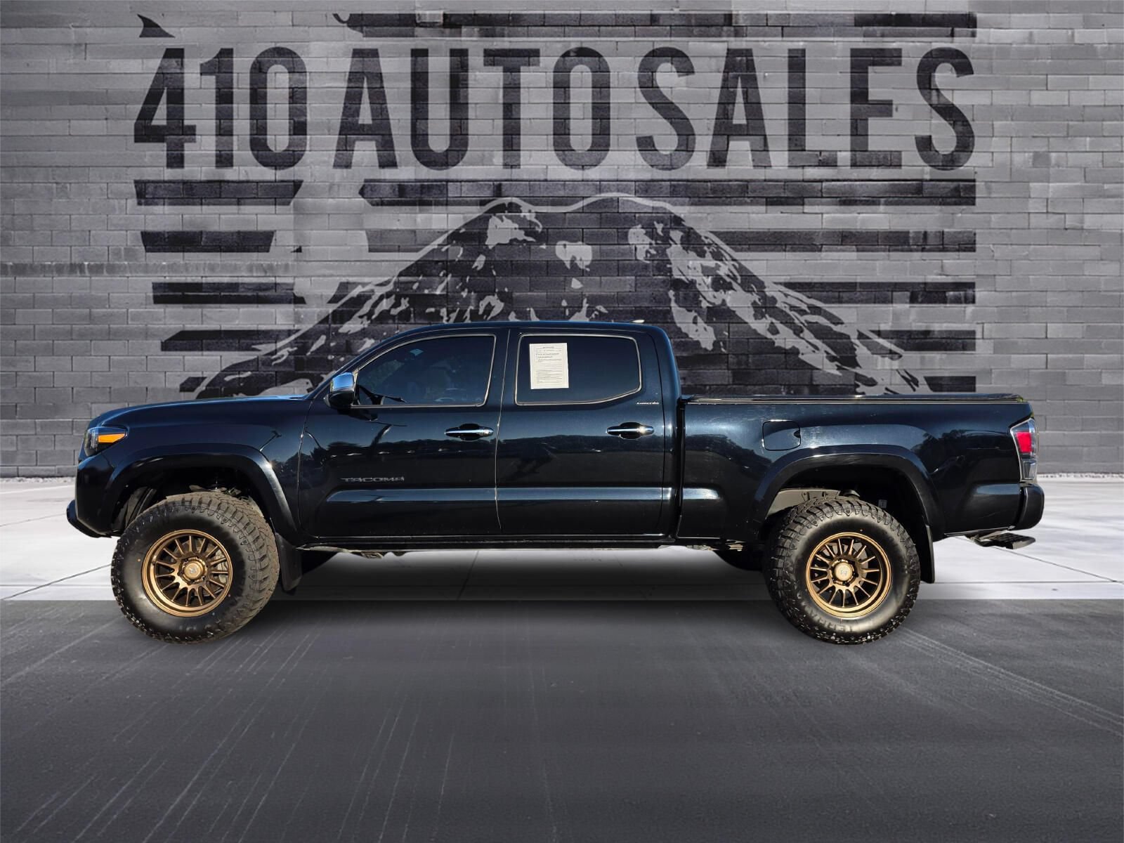 Used 2021 Toyota Tacoma Limited w/ Blackout Package (TMS) AWD/4WD image 7