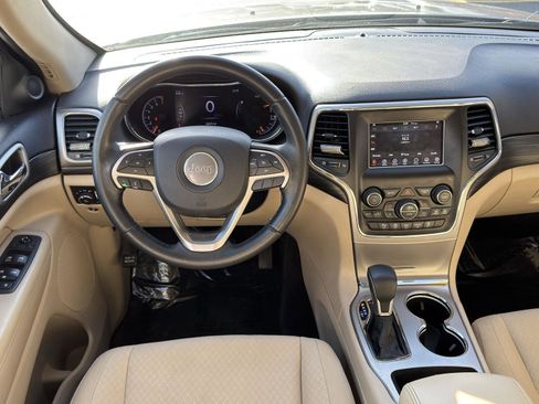 Used 2019 Jeep Grand Cherokee Laredo image 32