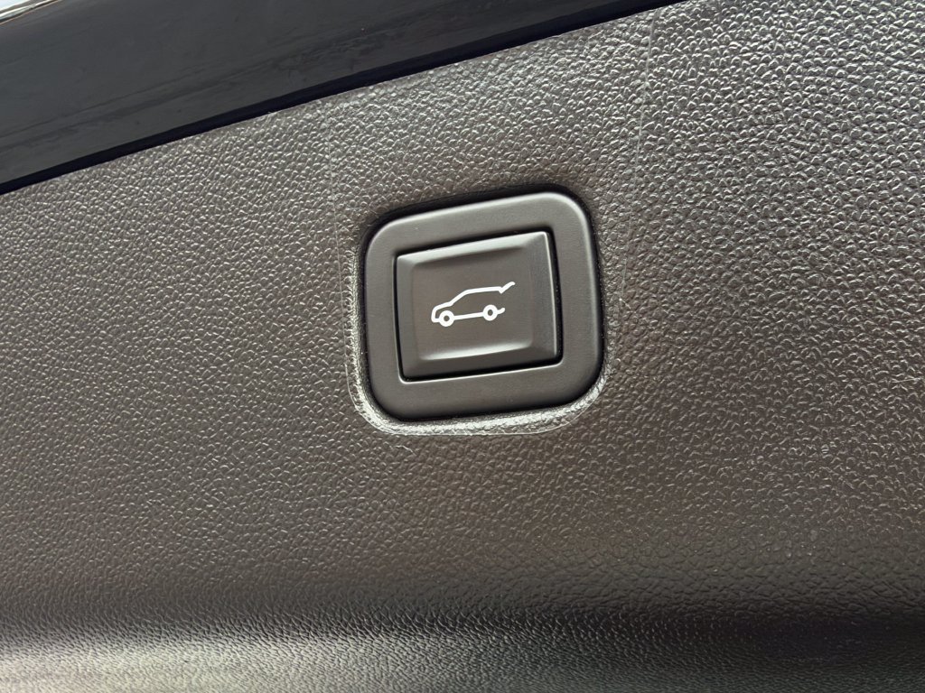 Used 2024 Chevrolet Blazer LT w/ Convenience Package FWD image 17