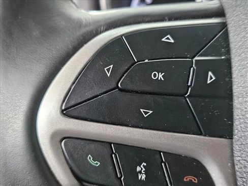 Used 2018 Jeep Grand Cherokee Altitude image 17