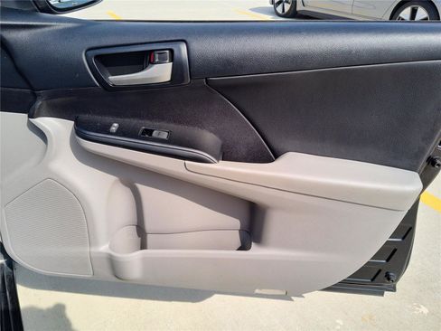 Used 2014 Toyota Camry LE image 22