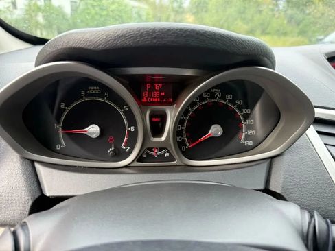 Used 2013 Ford Fiesta SE FWD image 7