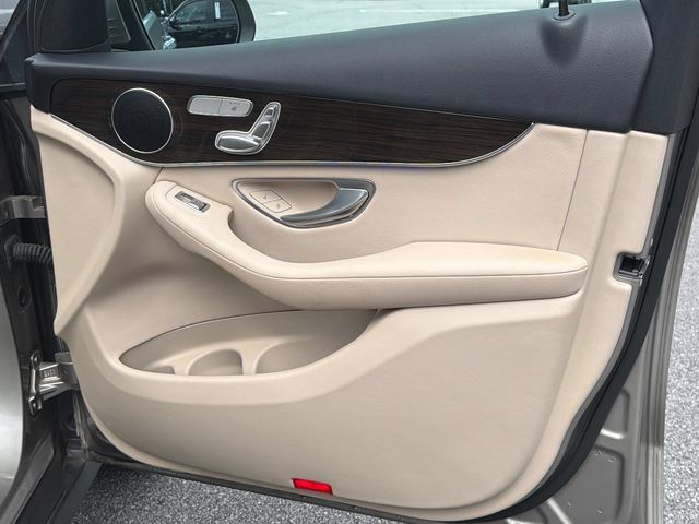 Used 2022 Mercedes-Benz GLC 300 image 16