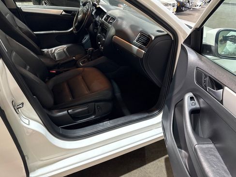 Used 2013 Volkswagen Jetta SE FWD image 10