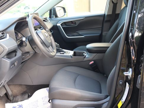 Used 2025 Toyota RAV4 LE AWD/4WD image 21