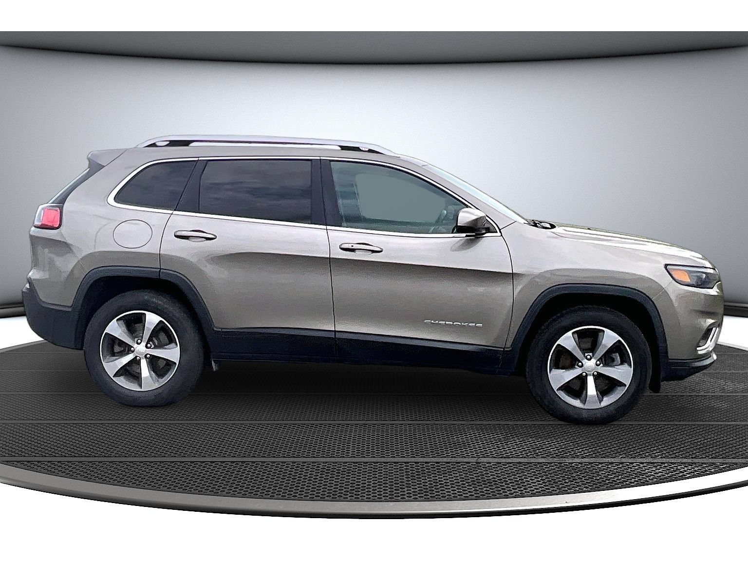 Used 2019 Jeep Cherokee Limited AWD/4WD image 14