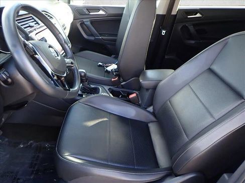 Used 2020 Volkswagen Tiguan SE image 11