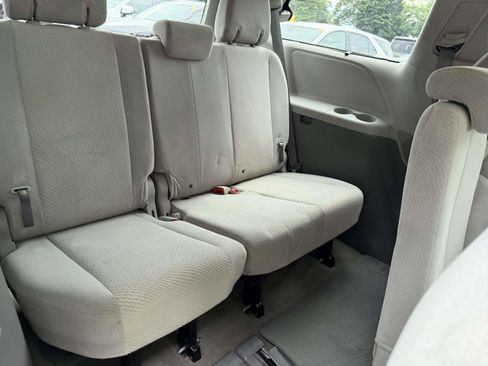 Used 2012 Toyota Sienna LE FWD image 13