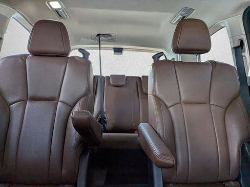 Used 2021 Subaru Ascent Touring w/ Popular Package #2A image 17