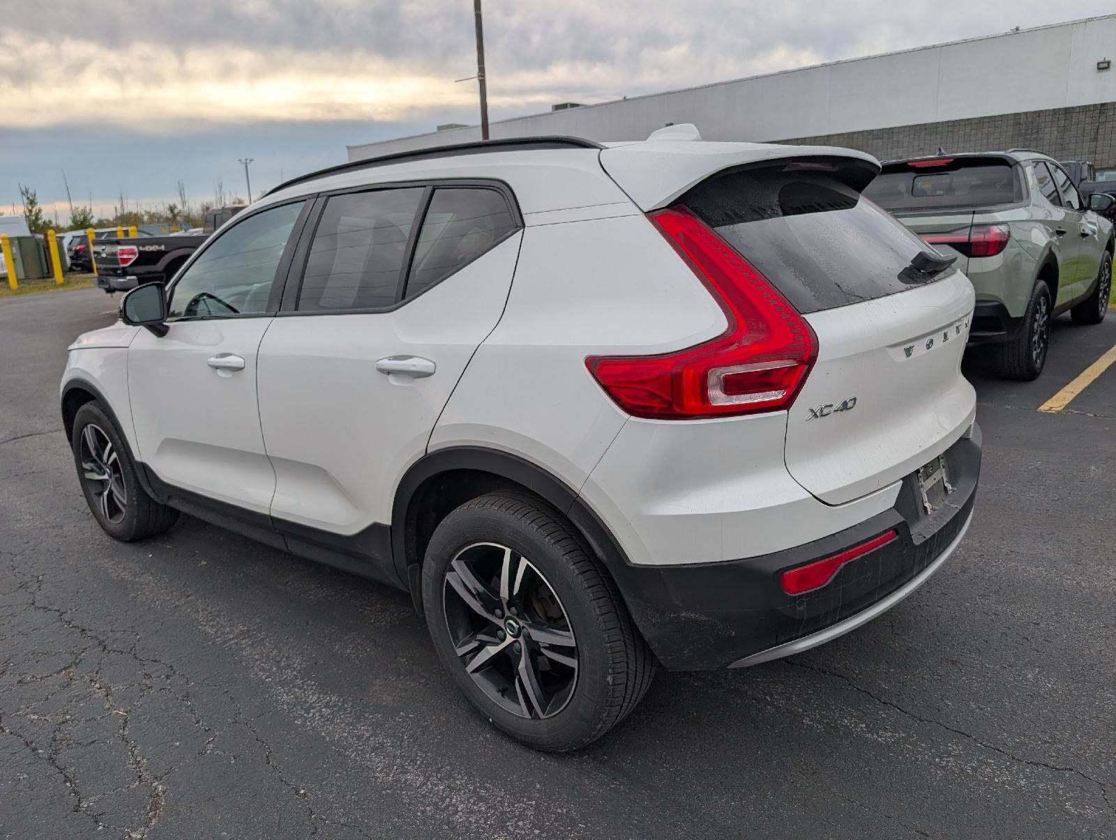 Used 2023 Volvo XC40 B5 Plus w/ Climate Package AWD/4WD image 5