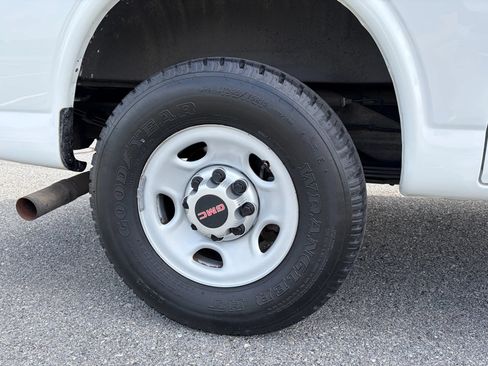 Used 2013 GMC Savana 2500 RWD image 32