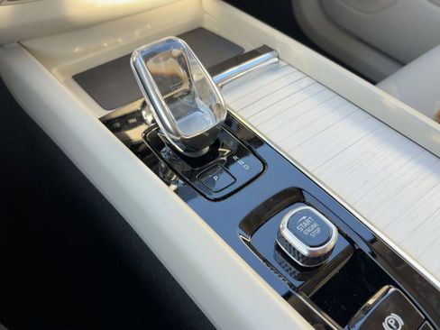 New 2026 Volvo XC60 B5 Ultra w/ Protection Package Premier image 24