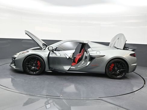 Used 2023 Chevrolet Corvette Z06 image 30