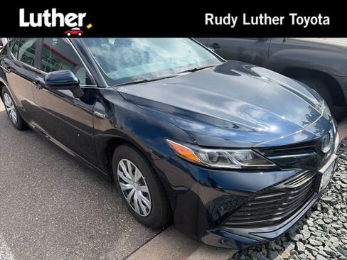 Used 2018 Toyota Camry LE FWD image 1