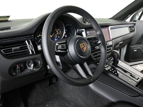 Certified 2026 Porsche Macan AWD/4WD image 4