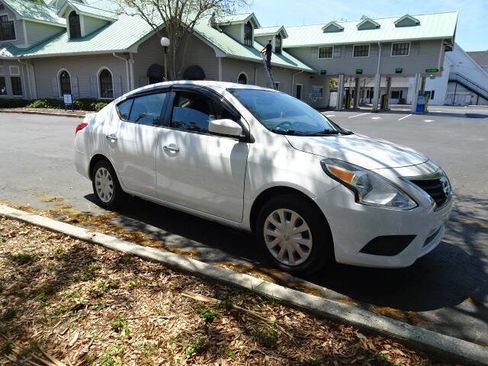 Used 2018 Nissan Versa SV image 6