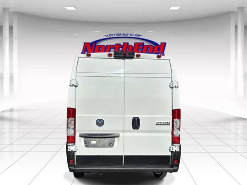 Used 2026 RAM ProMaster 2500 w/ Convenience Group FWD image 4