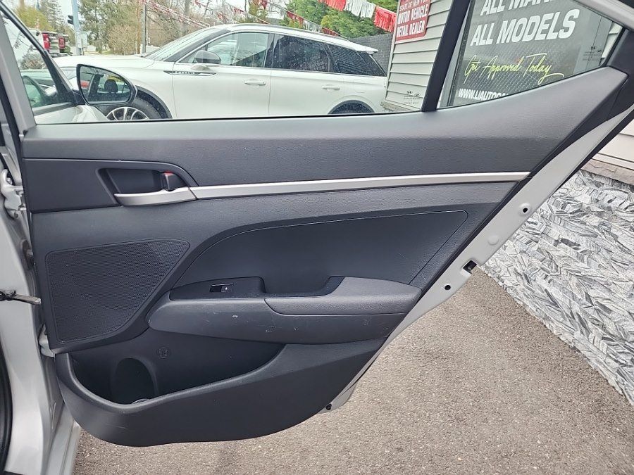 Used 2019 Hyundai Elantra SE w/ Cargo Package FWD image 38